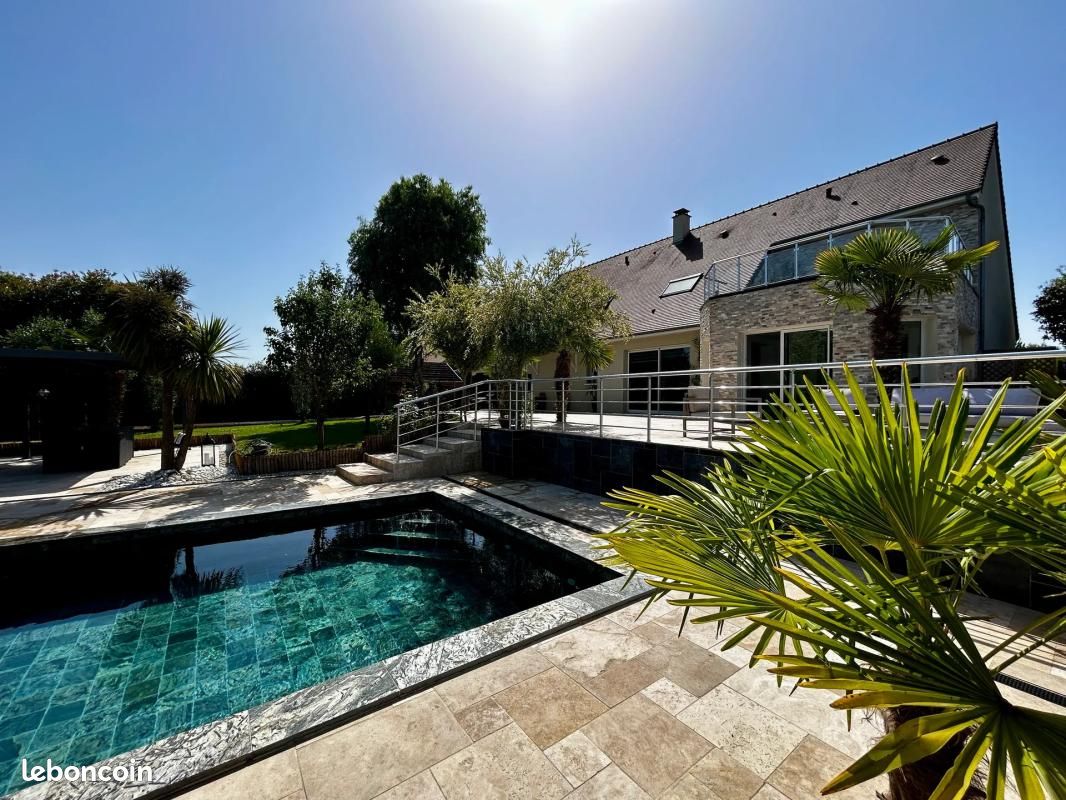 Maison 9 pièces 260 m² · à Saint-Saturnin · 260 m² · 549 900 €