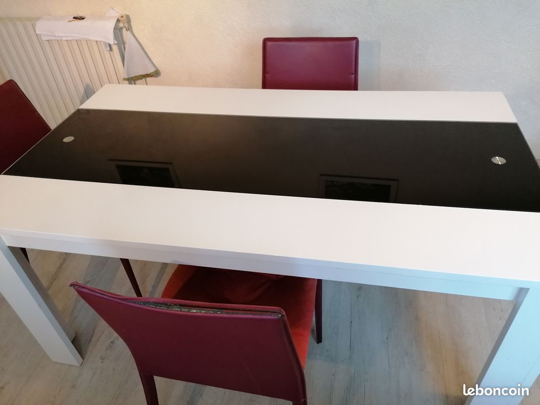 Table a manger + 4 chaises (image 1)