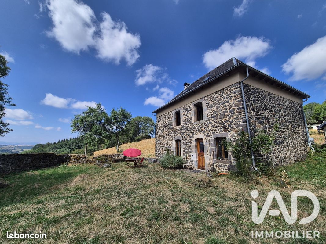 Maison 4 pièces 160 m² · à Marcenat · 160 m² · 253 000 €