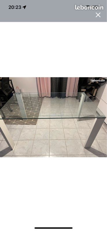Table avec plateau en verre (image 2)
