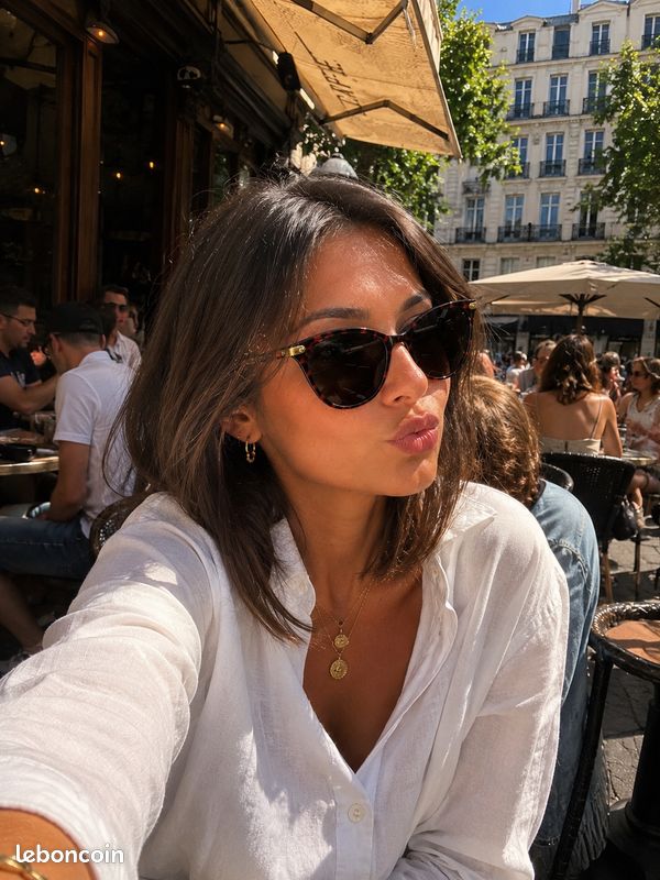 Lunettes de soleil noires papillon écailles chic femme UV400 (image 1)