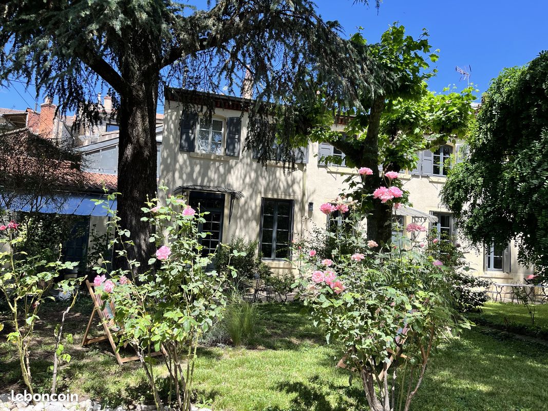 Maison 6 pièces 172 m² · à Saint-Chamond · 172 m² · 495 000 €