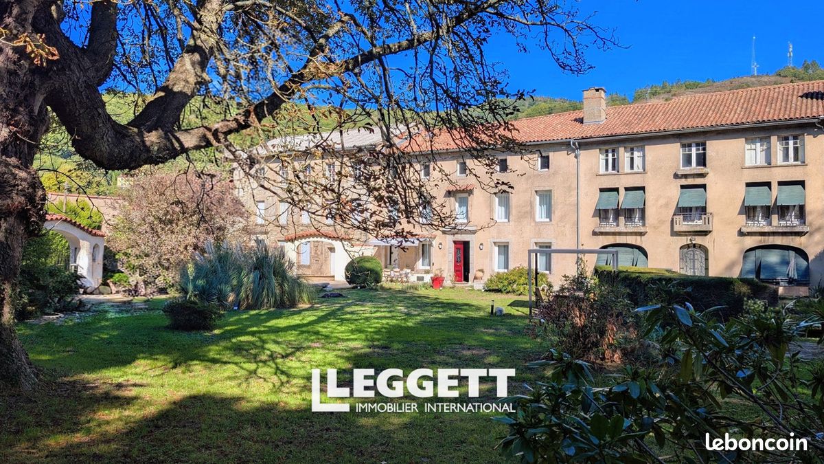 Maison 13 pièces 302 m² · à Labastide-Rouairoux · 302 m² · 398 000 €