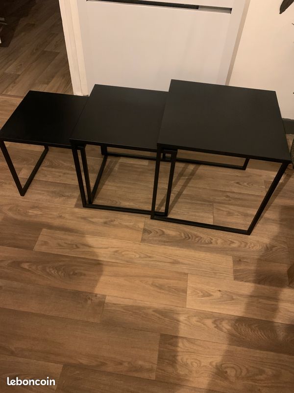 Ensemble de tables métal (image 1)