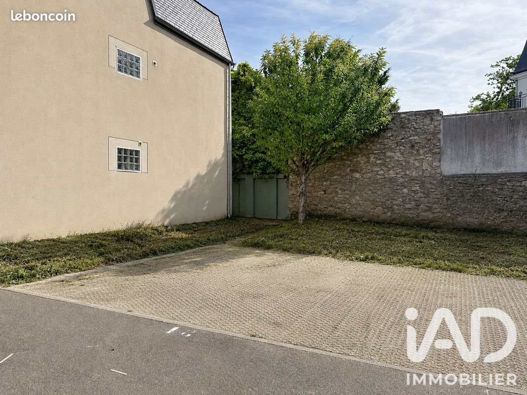 Parking 13 m² · à Corbeil-Essonnes · 13 m² · 10 900 €