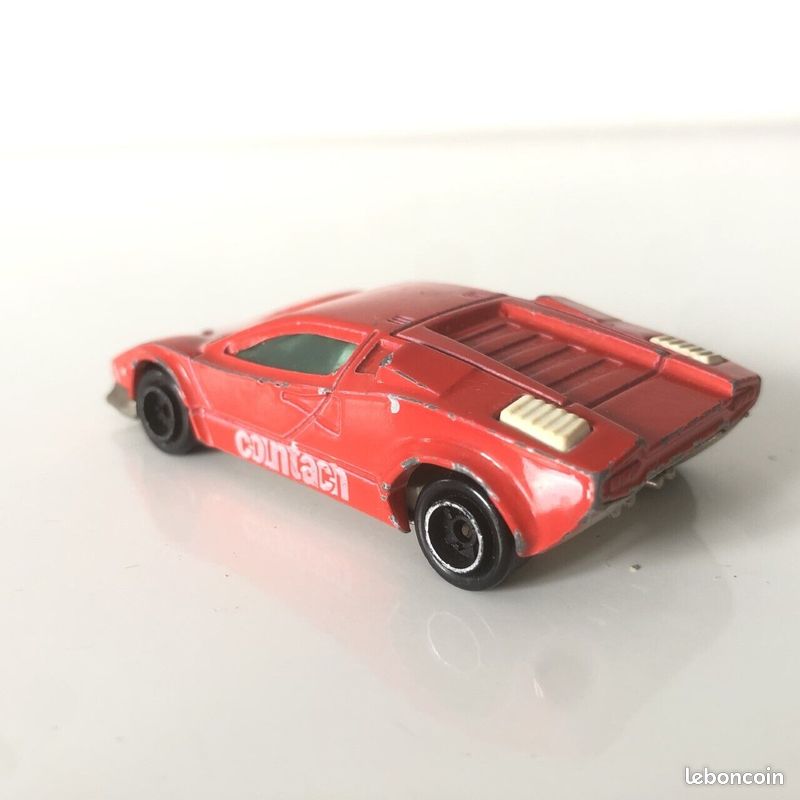 MAJORETTE - Lamborghini Countach rouge N°237 1/56 - Voiture miniature collection (image 3)