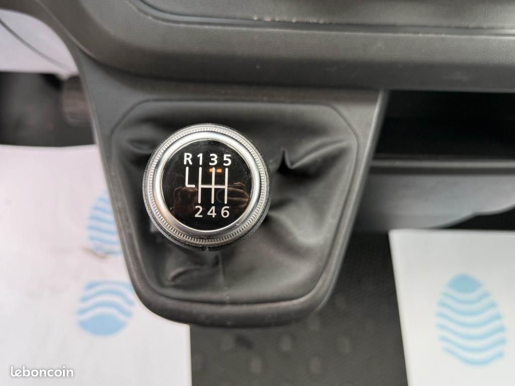 RENAULT TRAFIC L1H1 2800 Kg 2.0 Blue dCi - 130 Fourgon Confort TVA RECUPERABLE + CLIM (image 20)