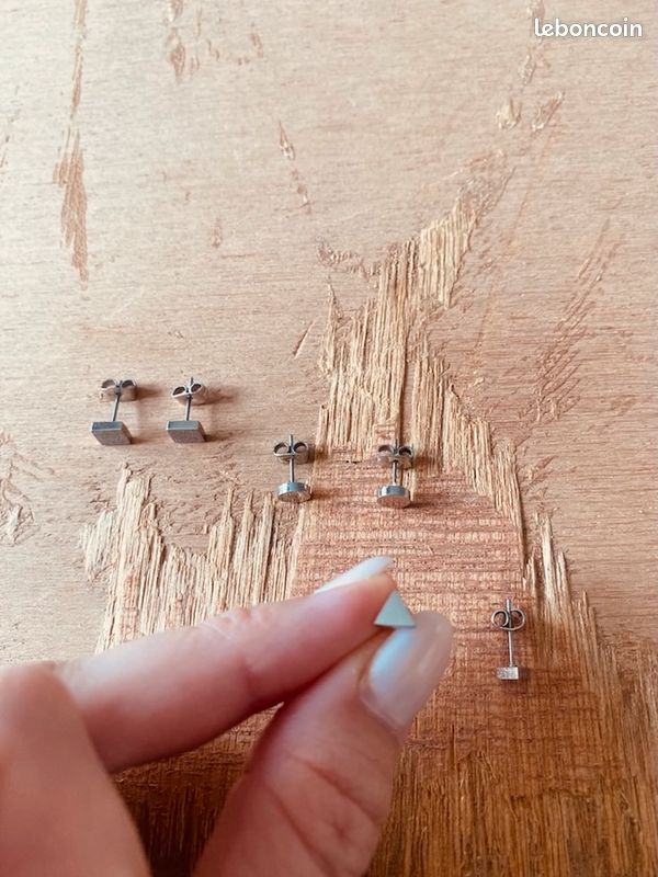 Set Boucles d’oreilles en acier il ne reste plus que les puces en forme de triangle et les puces rondes lisses Envoi rapide et soigné (image 2)