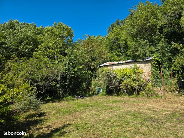 Rare  Terrain de loisirs de 3 040 m² avec grange et source – Proche Thouet