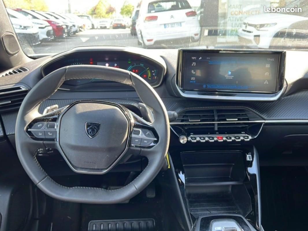 Peugeot 2008 Hybrid 145 e-DCS6 Style (image 8)