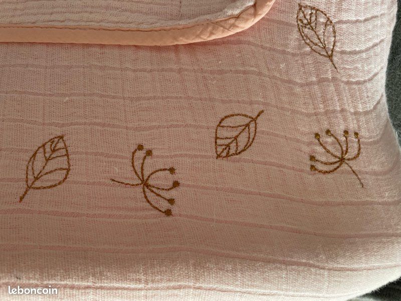 Matelas à langer avec sa housse gaz de coton (image 2)