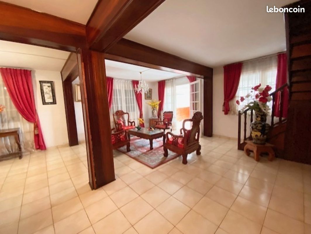 Maison 8 pièces 218 m² · à Saint-Denis · 218 m² · 740 000 €
