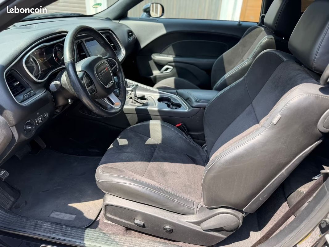 Dodge CHALLENGER GT AWD 3.6 V6 309 ch BVA8 – Toit ouvrant – GPS – Sièges Ventilés (image 4)