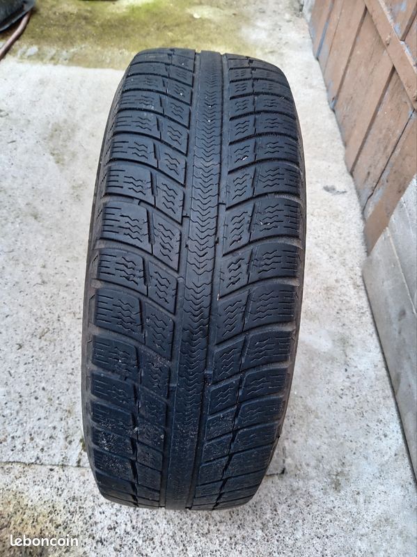 4 roues avec pneus neige Michelin (image 1)