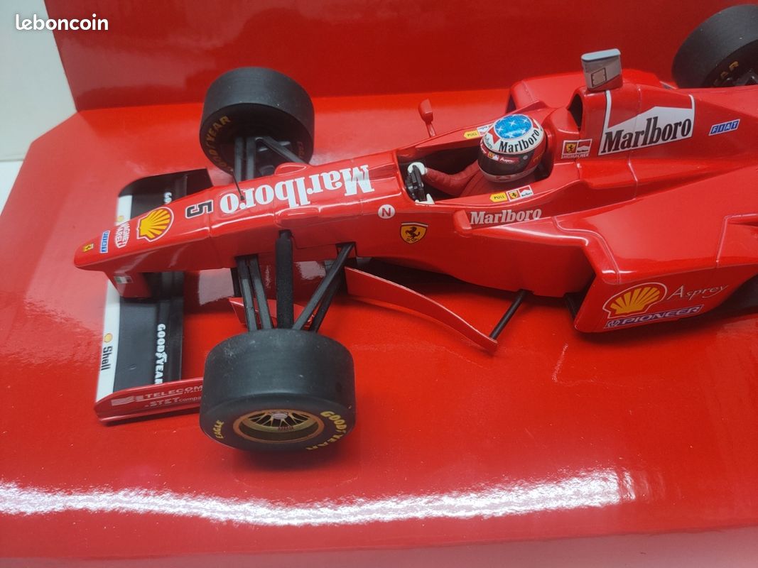 Miniature F1 Ferrari F300 1998 Schumacher 1/18 Minichamps - État Neuf