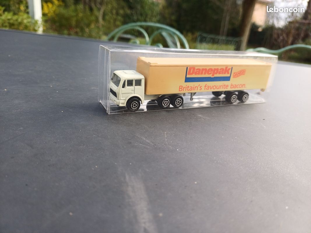 MAJORETTE PUBLICITAIRE ESSO CAMION FORD LAITIER ECH 1/100 SBS