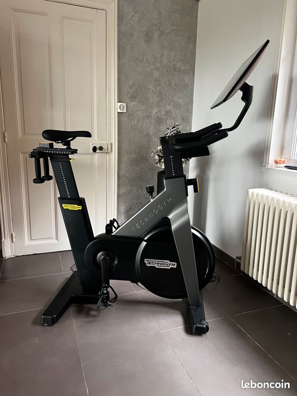 Vélo d’intérieur TECHNOGYM BIKE (image 2)