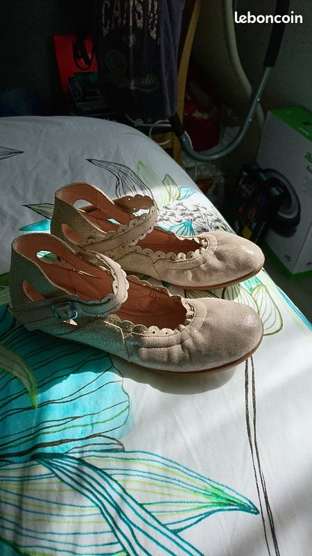 Chaussures femme ou enfant (image 3)