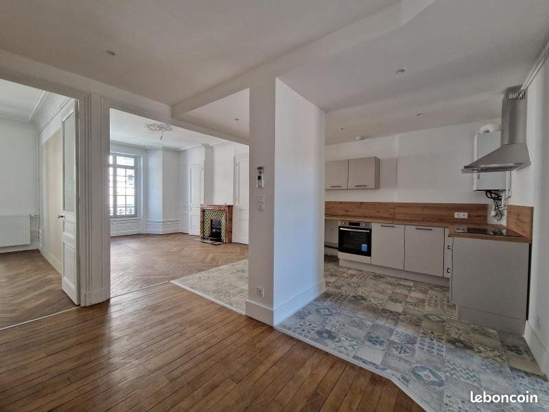 Appartement 4 pièces 84 m² · à Saint-Étienne · 84 m² · 925 €