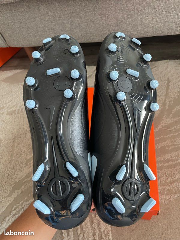 Crampons de football Nike Legend 10 Club - taille 44,5 (image 6)