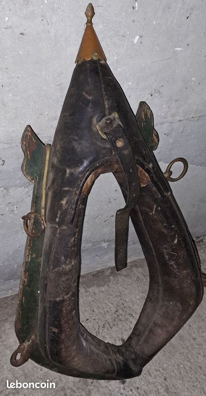 Ancien collier de cheval en cuir (image 2)