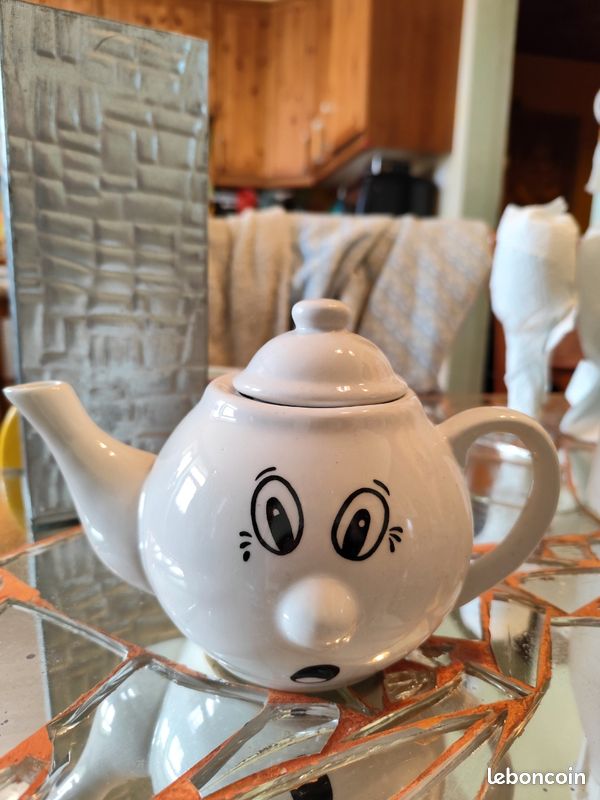 Theiere vintage porcelaine de france pillivuit