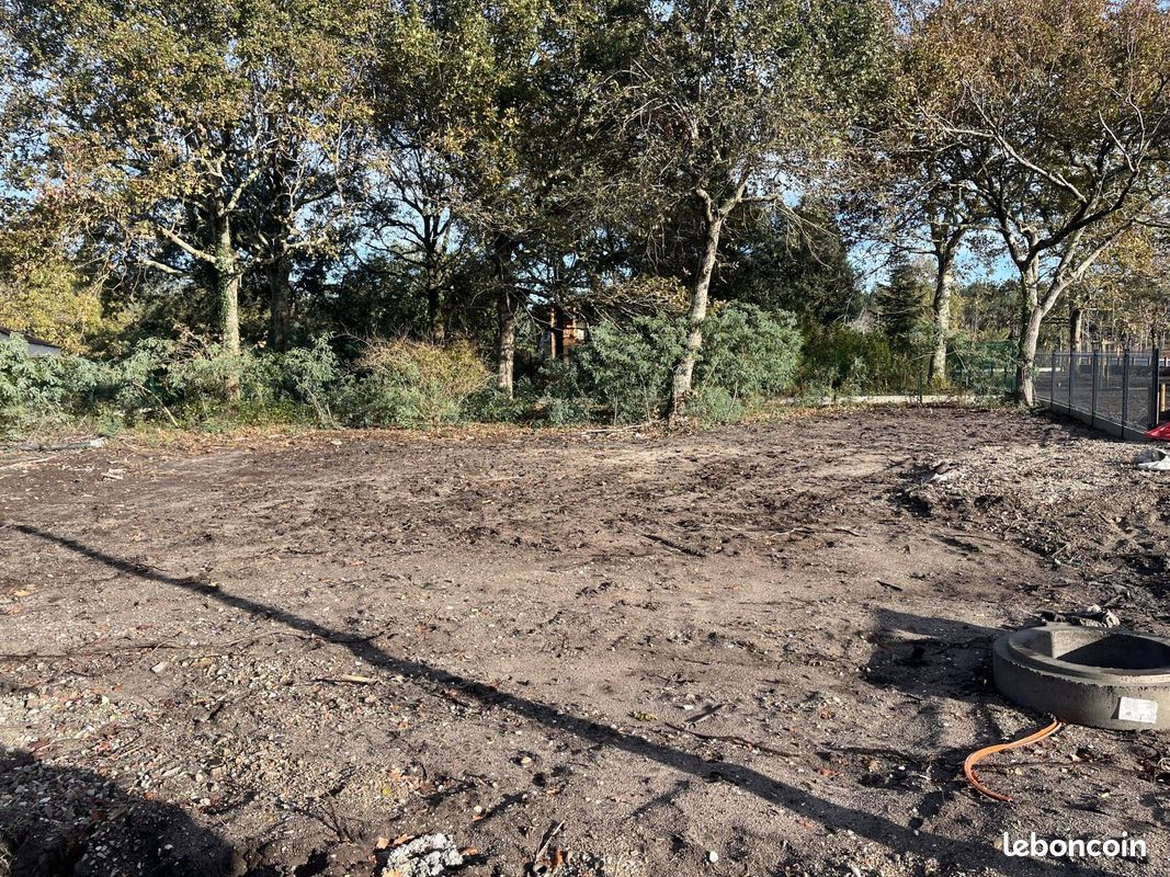 Terrain à bâtir de 630 m² à HOURTIN (33) · 155 500 €