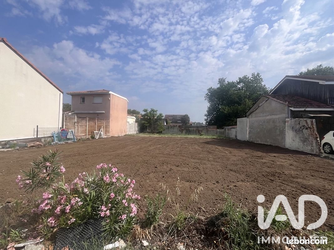 Terrain 681 m² · à Pessac · 681 m² · 350 000 €