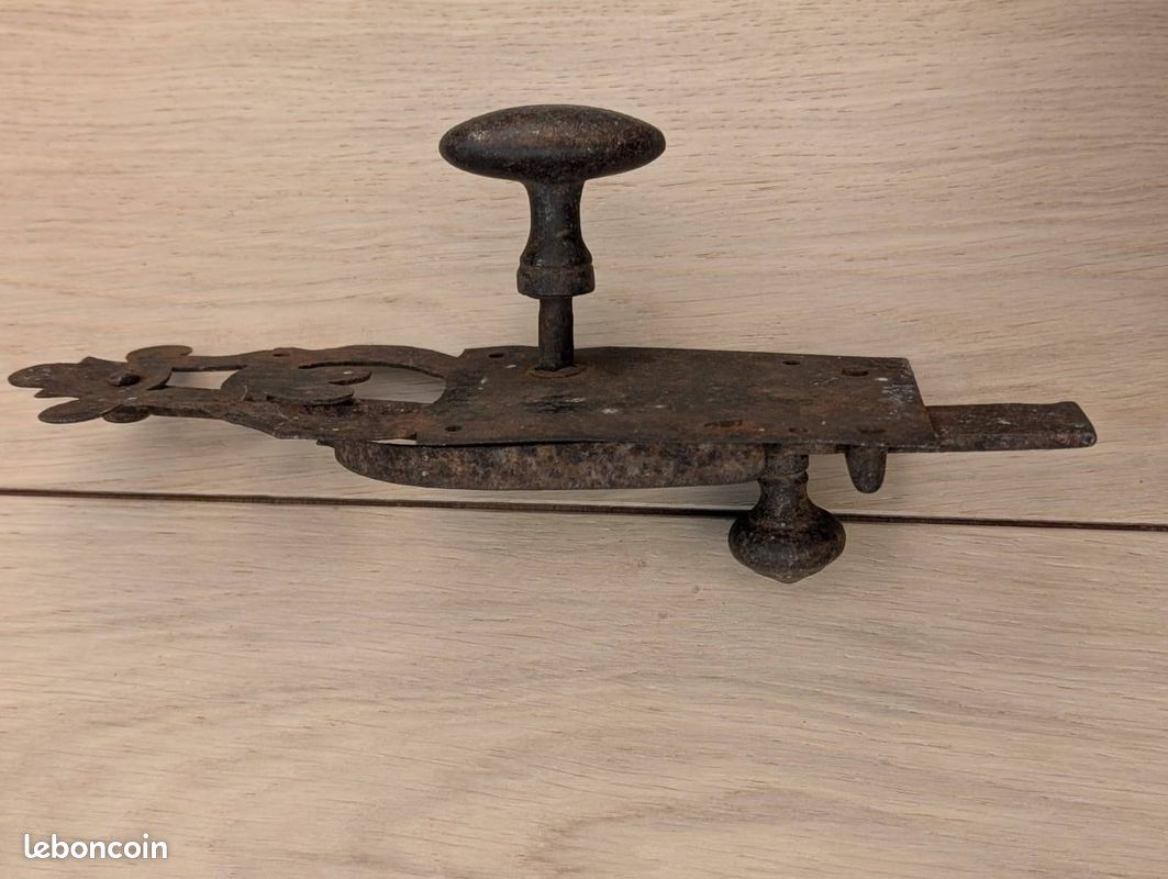 Entrée De Clé En Fer Forgé JPM – Style Rustique Ancien, Noir – Ferronnerie Vintage