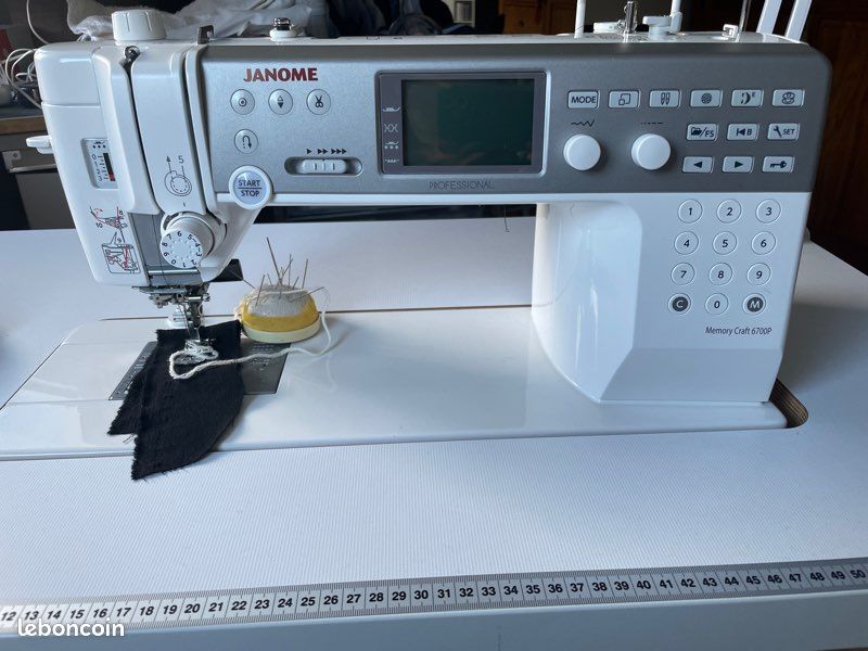 Machine professionnelle Janome Memory Craft 6700P (image 1)