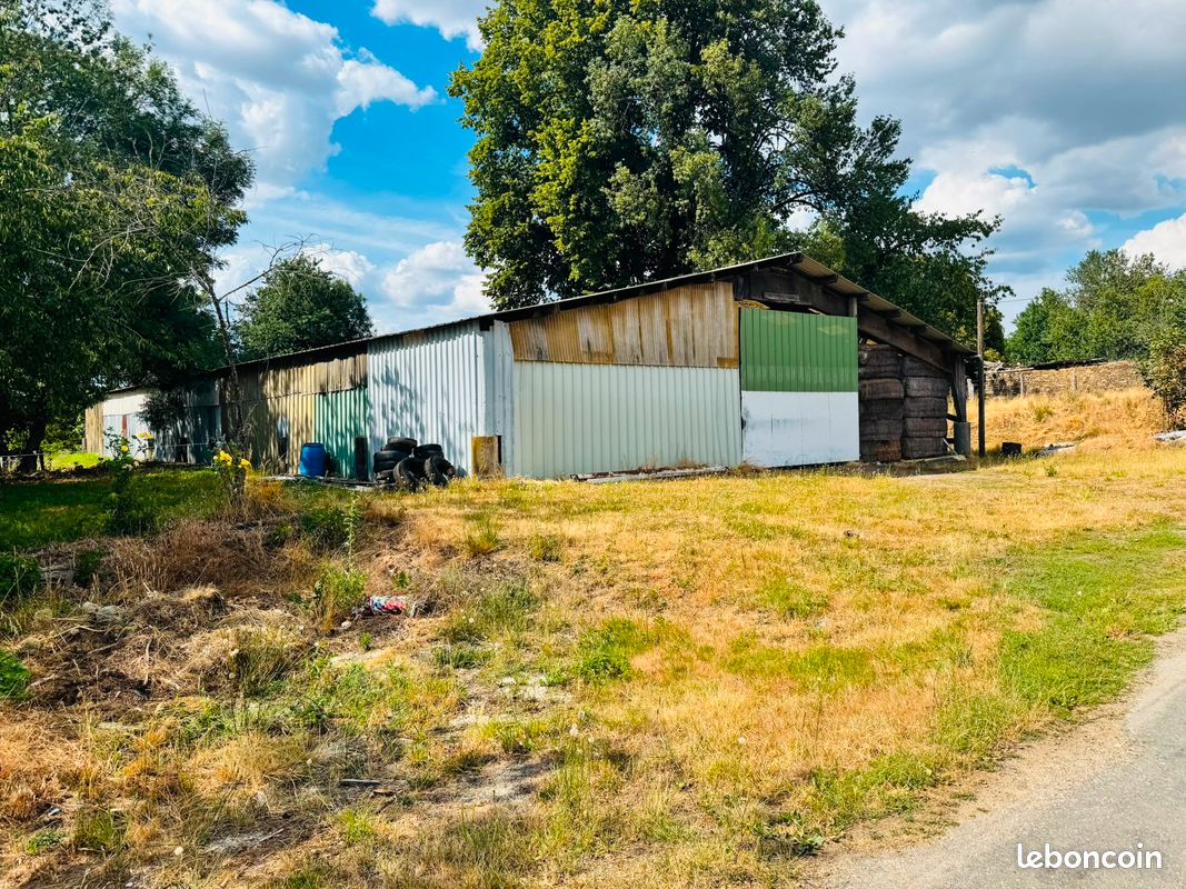 Terrain et bâtiment agricole · à Saint-Germain-les-Belles · 50 000 €