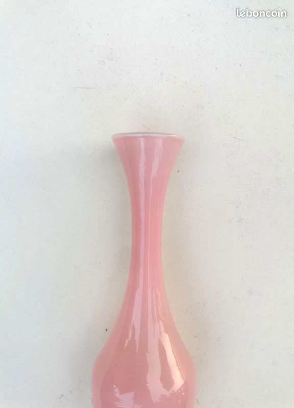 Vase en Opaline rose sur pied en verre soufflé d' Italie (image 5)