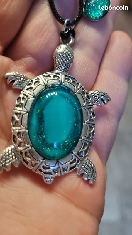 Pendentif Bouclier + Boucles D'oreilles Turquoise - Style Seventies - Neuf Sans Emballage