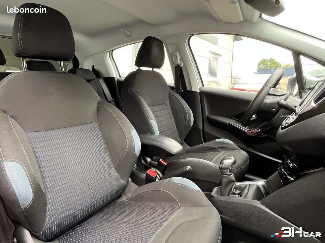Peugeot 208 GENERATION-I 1.2 PURETECH 80 ALLURE (image 12)