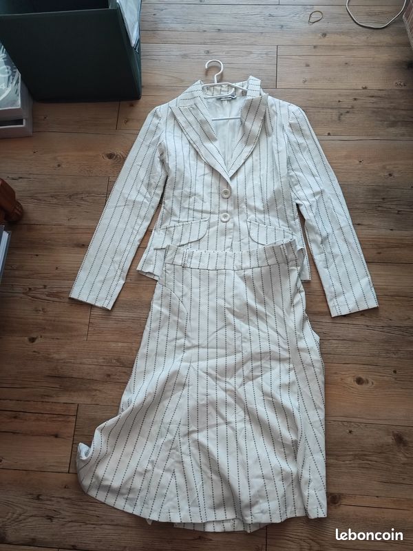 Jupe et veste femme un ENSEMBLE BLANC (image 1)