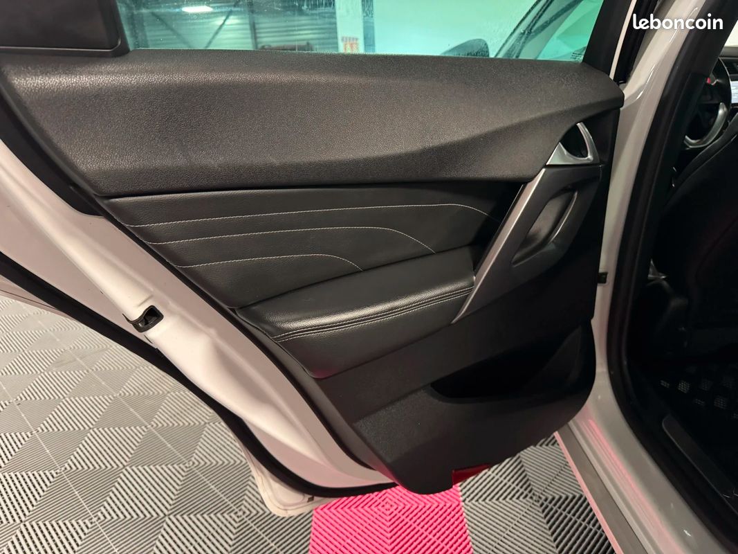 DS DS5 Hybrid 4x4 ETG6 So Chic (image 23)