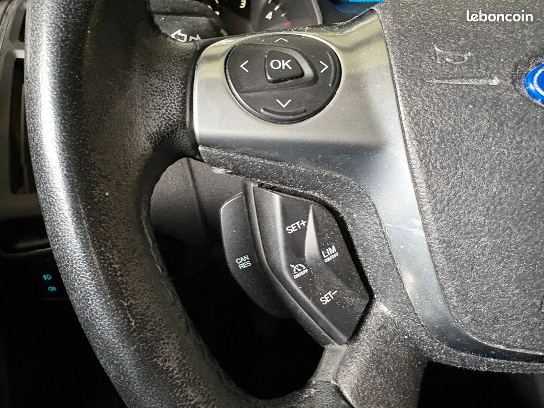 FORD Focus 1.6 D 105ch Business - 2013 - GPS - Bluetooth - Aide stationnement (image 10)
