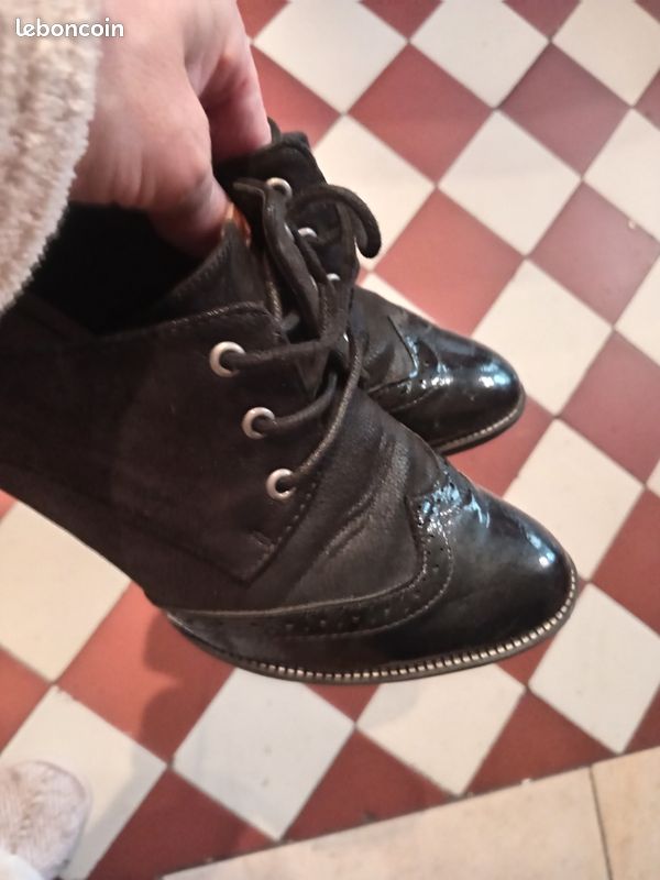 Chaussures Femme Carvela - Taille 38 (UK5), Cuir Verni, Talons Plats, Bon état Occasion