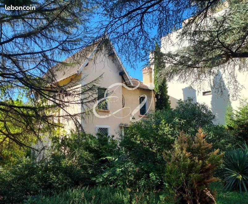 Maison 7 pièces 151 m² · à Rillieux-la-Pape · 151 m² · 679 000 €