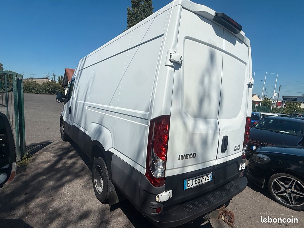 IVECO DAILY V FOURGON TOLE 2.3 35C14 JUMELE BOITE AUTOMATIQUE 12900 TTC TVA RECUPERABLE PAYEZ EN 4x 10x 12x 24x 36x (image 2)