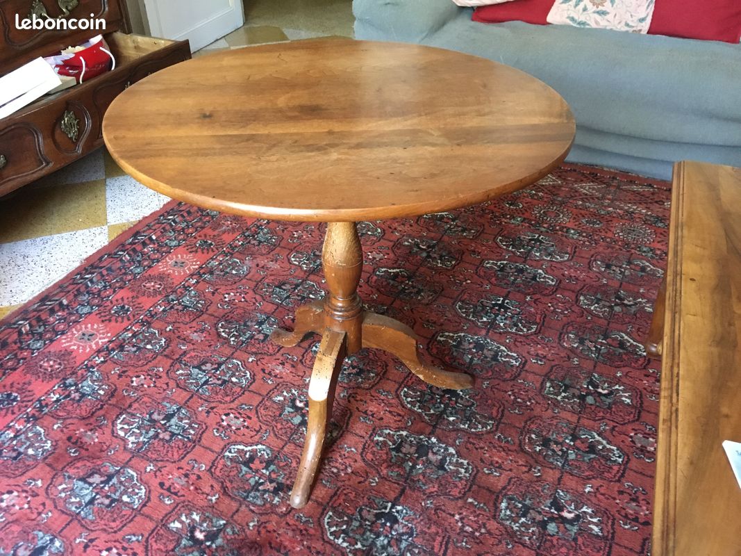 Table ronde en noyer (image 1)