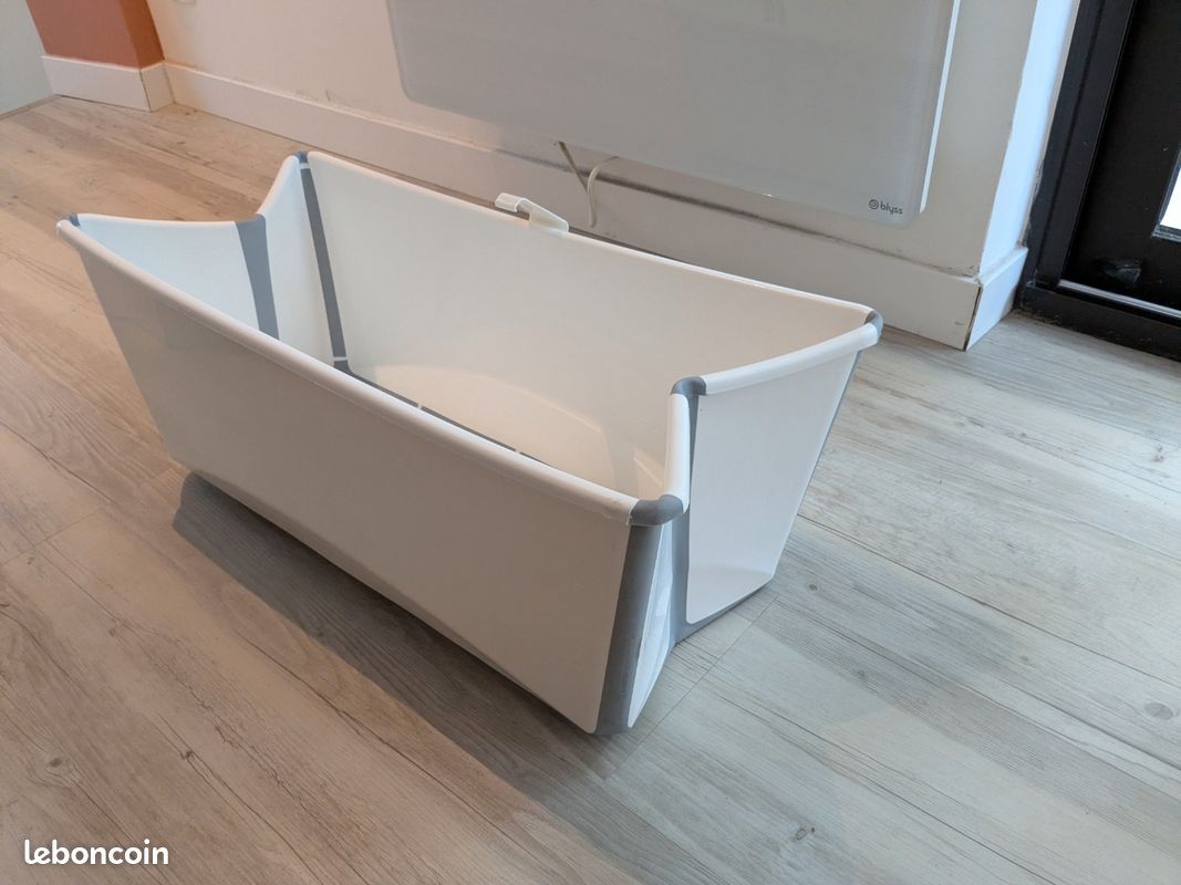 Baignoire pliable Stokke Flexi Bath – blanche et grise (image 1)