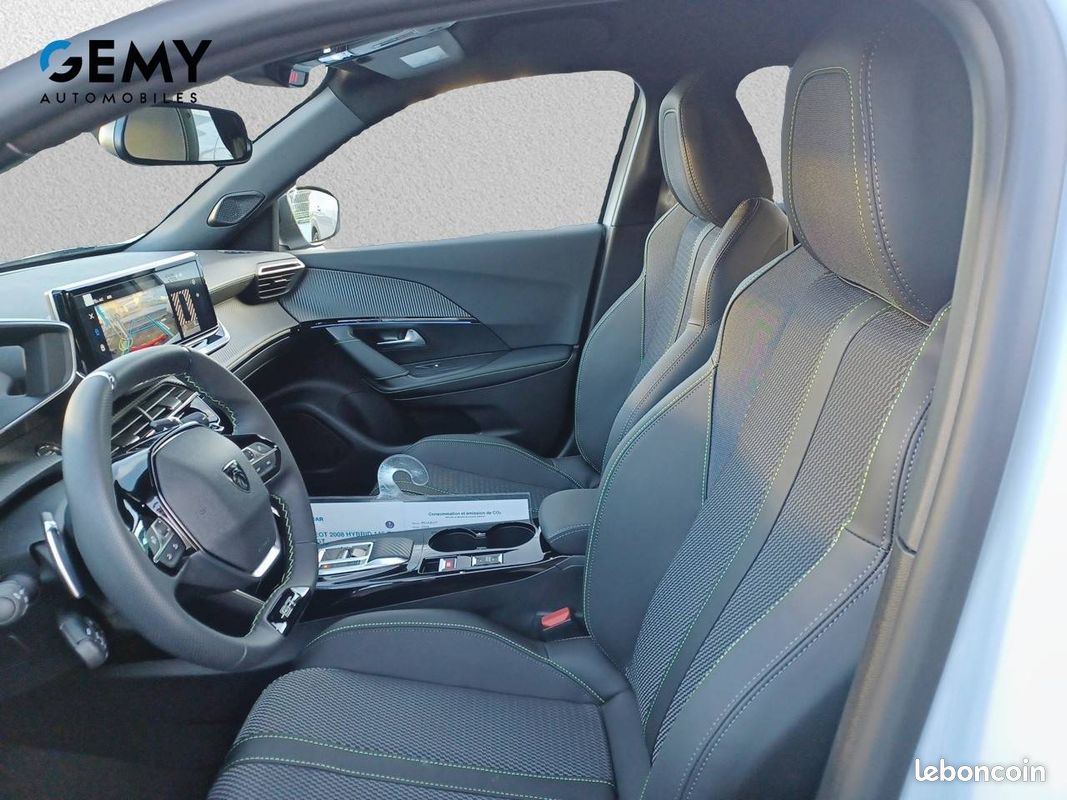 PEUGEOT 2008 Hybrid 145 e-DCS6 GT (image 9)
