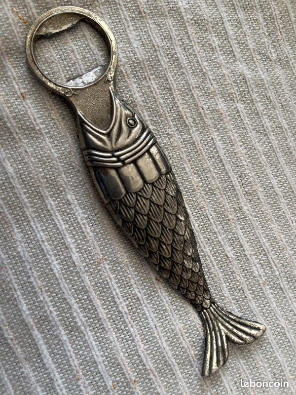 ancien poisson articulé décor de nacre et perles - FR