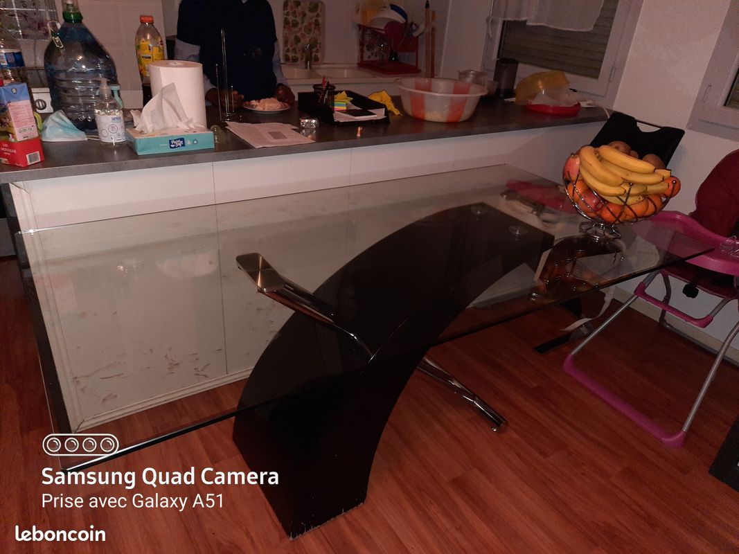 Table à manger en verre (image 2)