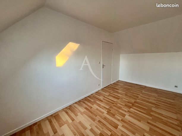 https://img.leboncoin.fr/api/v1/lbcpb1/images/1a/0e/ae/1a0eae375fd77dde7ce5511c3ac9b104cb37c004.jpg?rule=ad-image