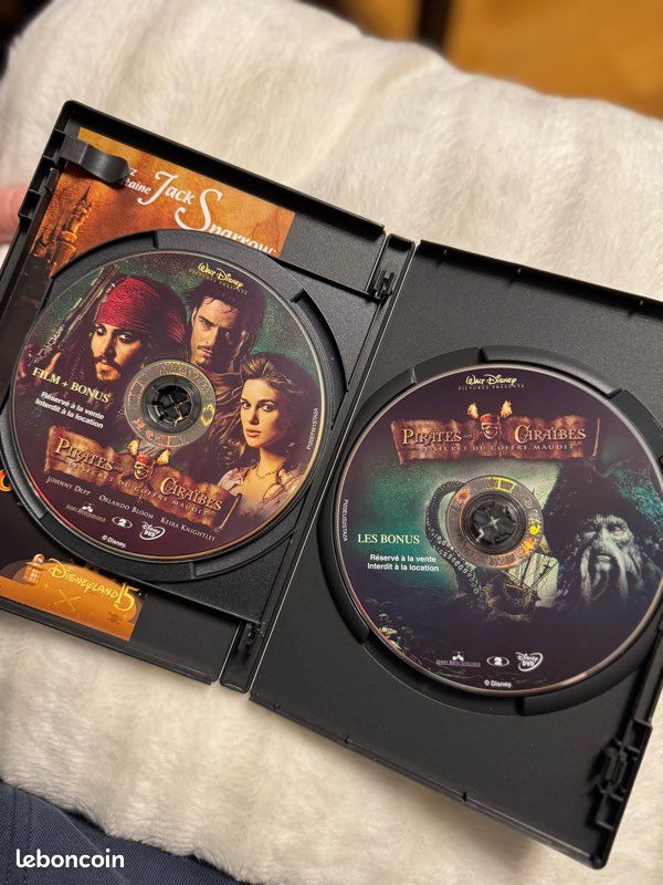 Pirates des Caraïbes le secret du coffre maudit - édition collector 2 dvd (image 2)