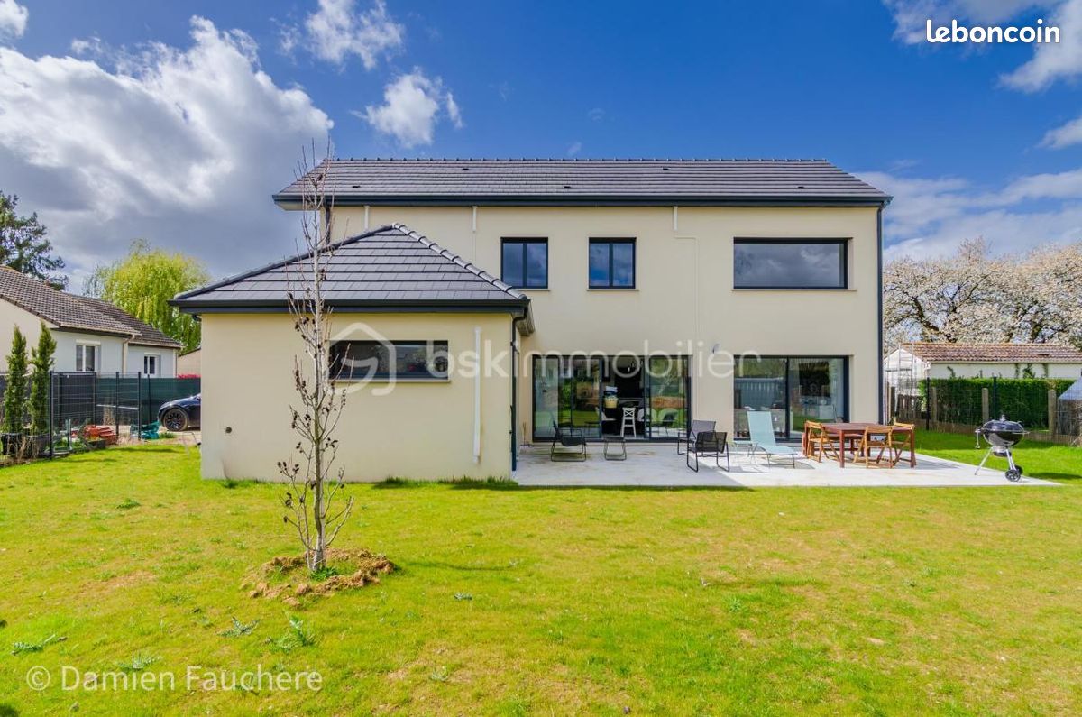 Maison 5 pièces 130 m² · à Champdeuil · 130 m² · 445 000 €