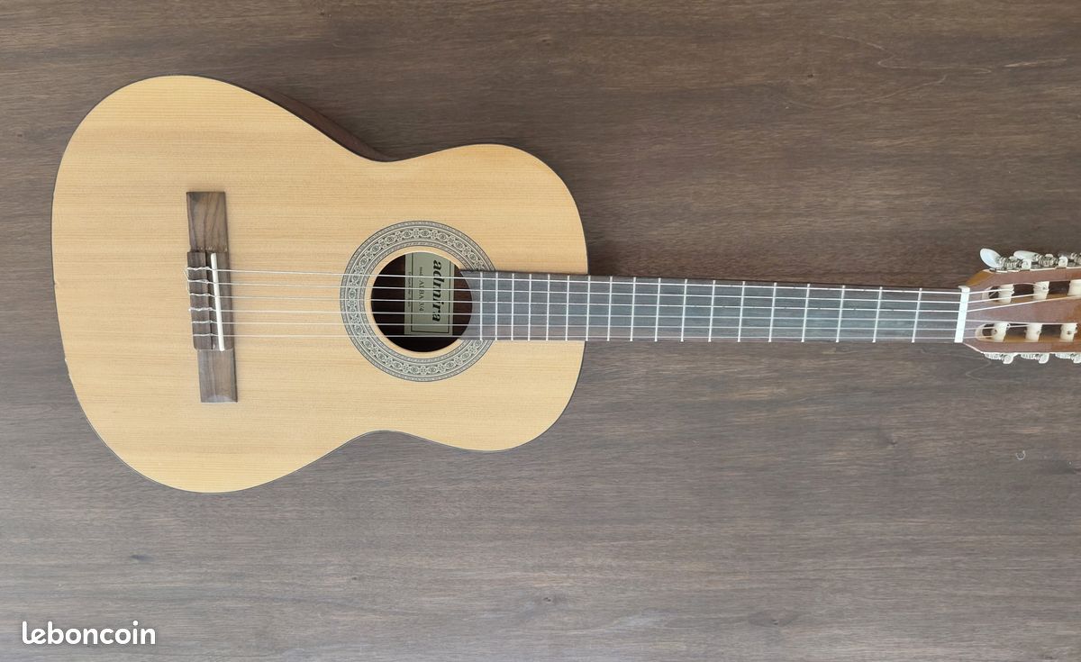 Guitare classique enfant et accessoires (image 1)