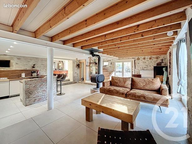 Longère 5 pièces 242 m²